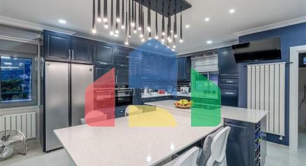 Простора вілла з видом на море в центрі Аланії