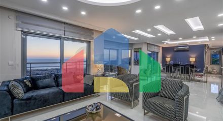 Простора вілла з видом на море в центрі Аланії