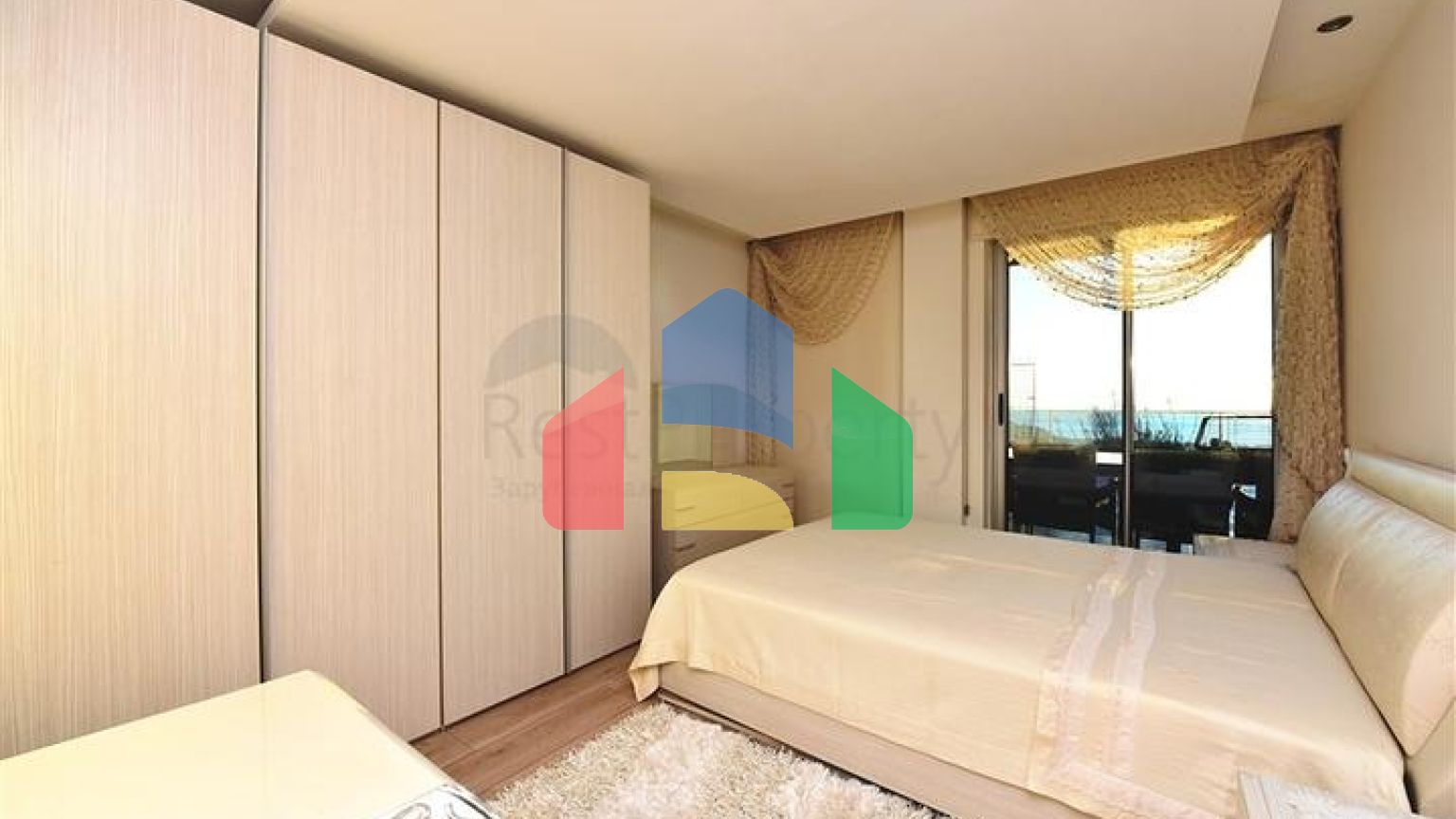 Вілла 5 + 2 з шикарним видом в центрі Аланії