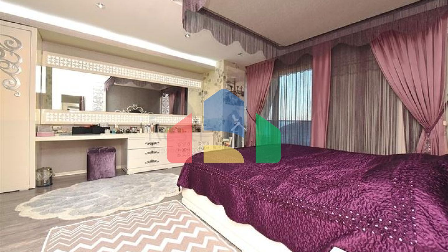 Вілла 5 + 2 з шикарним видом в центрі Аланії