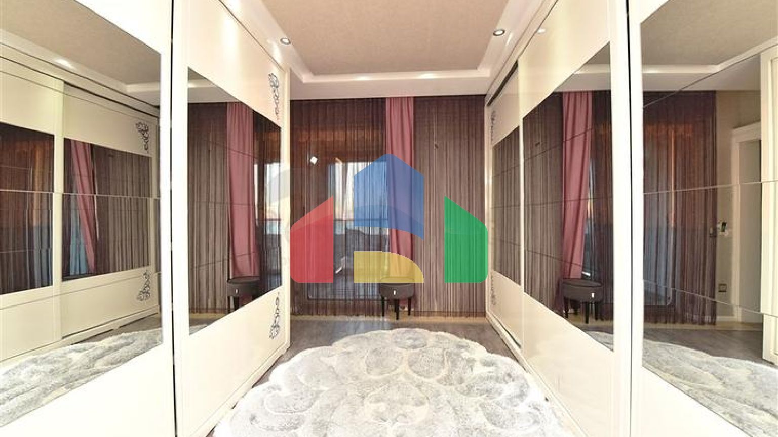 Вілла 5 + 2 з шикарним видом в центрі Аланії