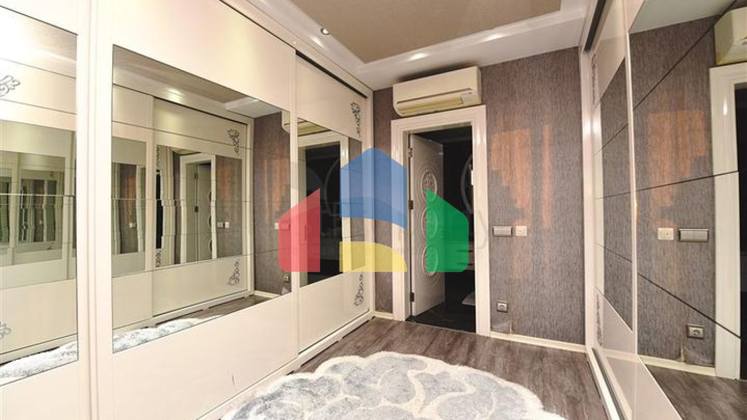 Вілла 5 + 2 з шикарним видом в центрі Аланії