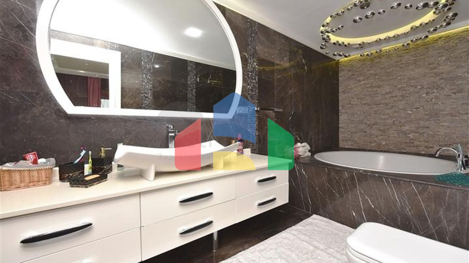 Вілла 5 + 2 з шикарним видом в центрі Аланії