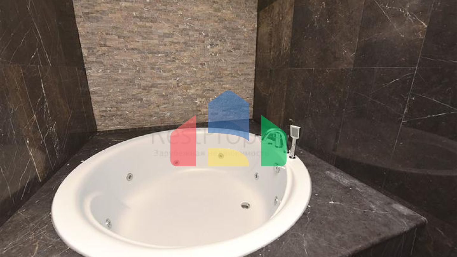 Вілла 5 + 2 з шикарним видом в центрі Аланії