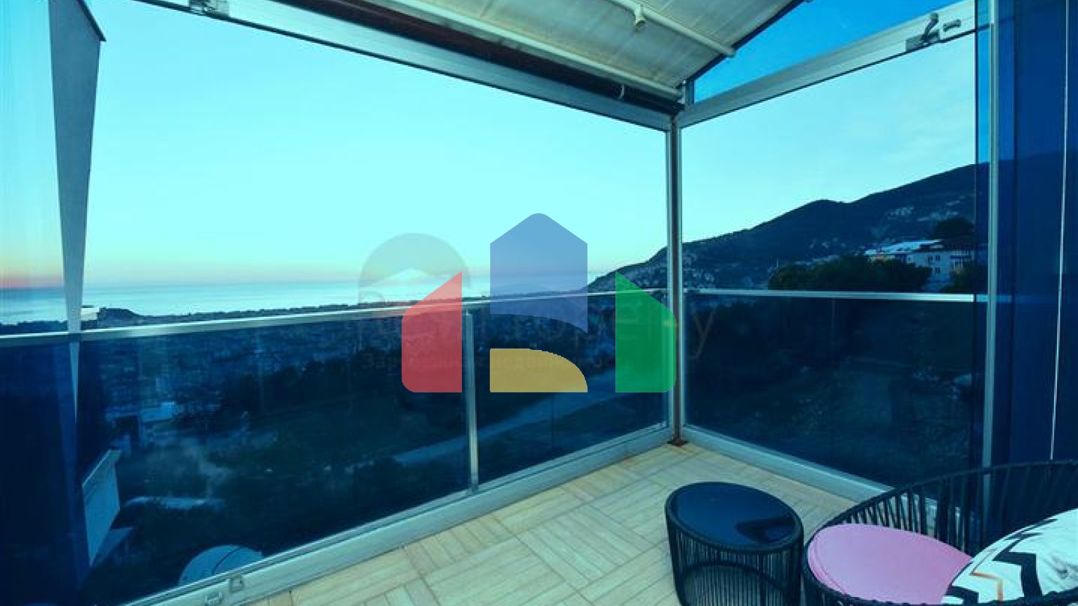 Вілла 5 + 2 з шикарним видом в центрі Аланії