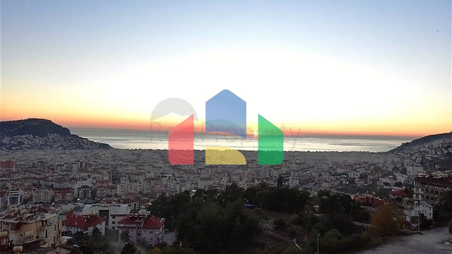 Вілла 5 + 2 з шикарним видом в центрі Аланії