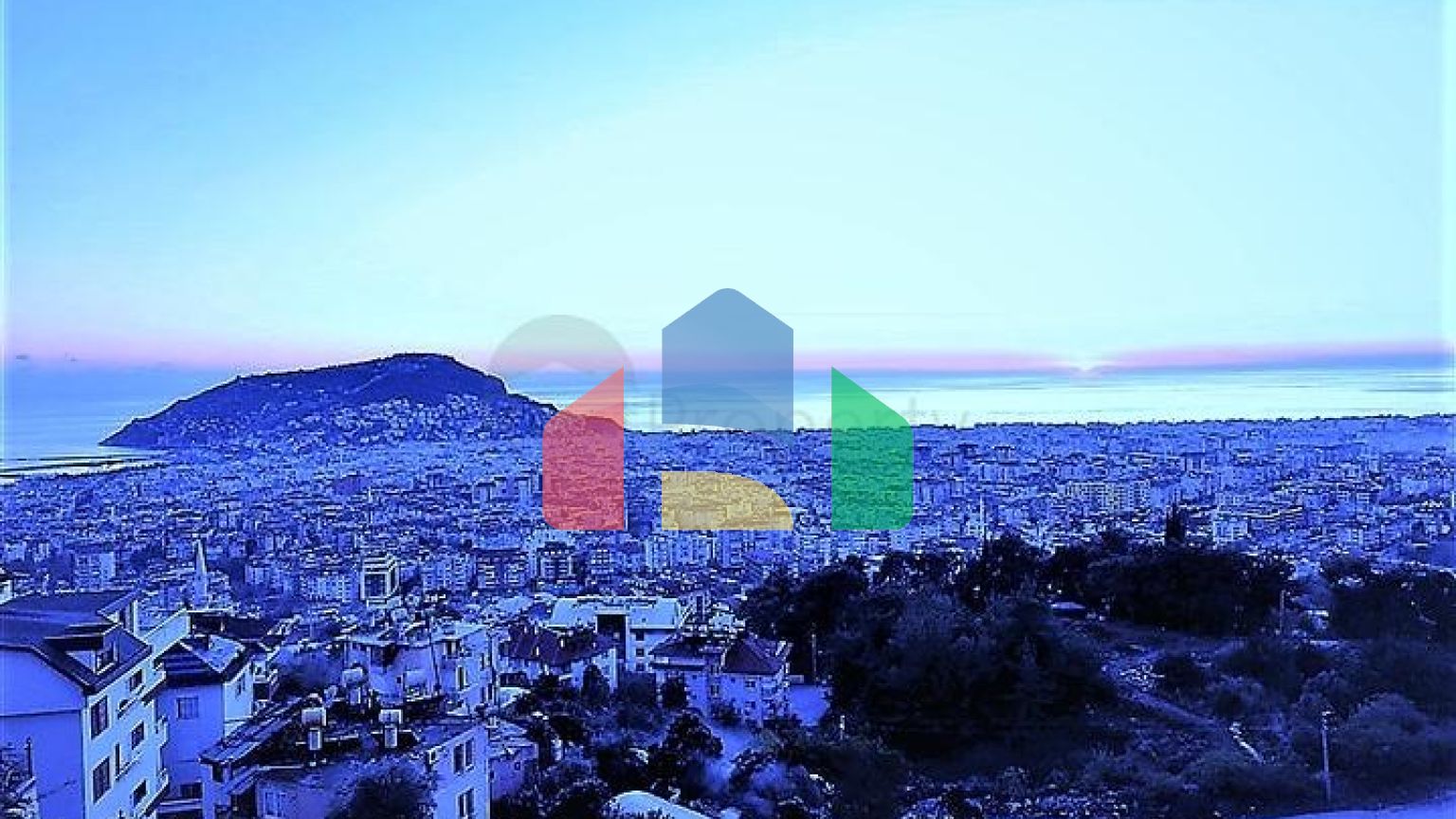 Вілла 5 + 2 з шикарним видом в центрі Аланії