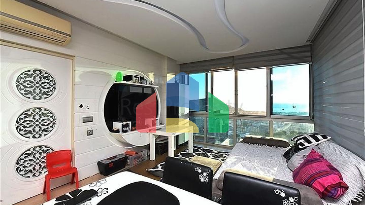 Вілла 5 + 2 з шикарним видом в центрі Аланії