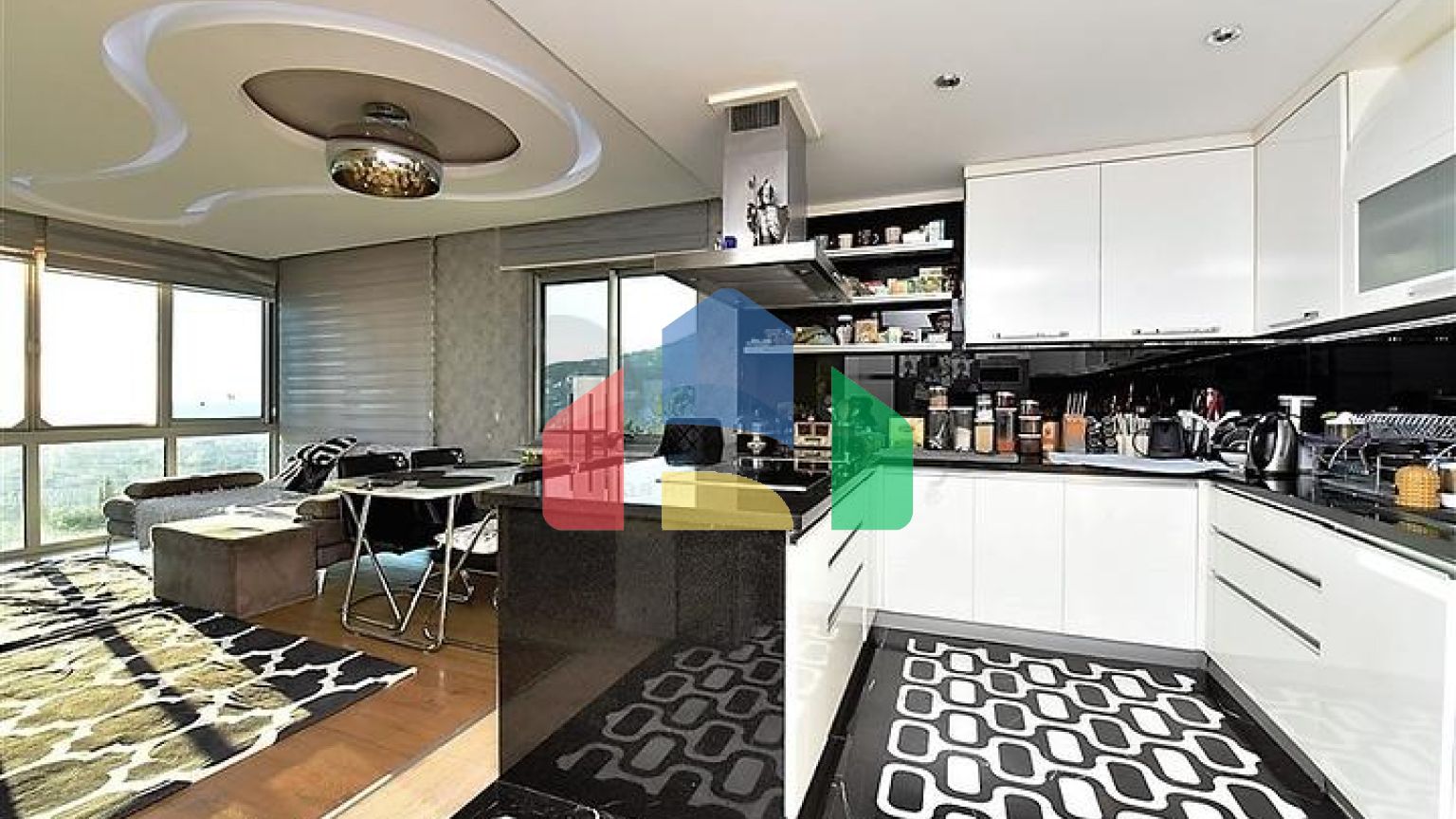 Вілла 5 + 2 з шикарним видом в центрі Аланії