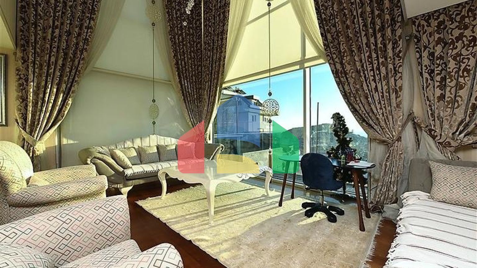 Вілла 5 + 2 з шикарним видом в центрі Аланії