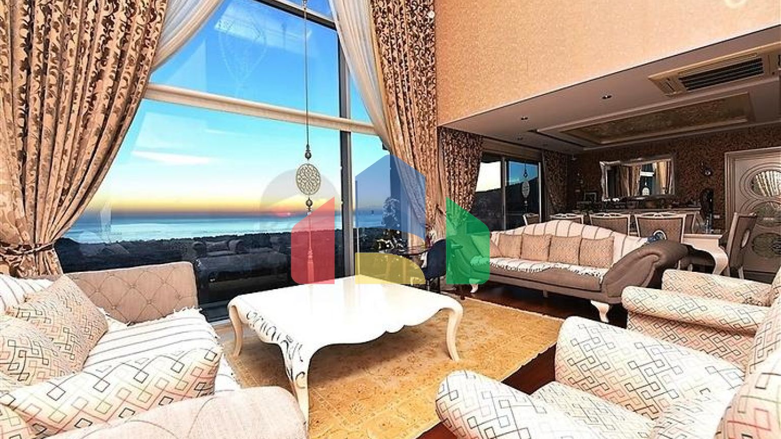 Вілла 5 + 2 з шикарним видом в центрі Аланії