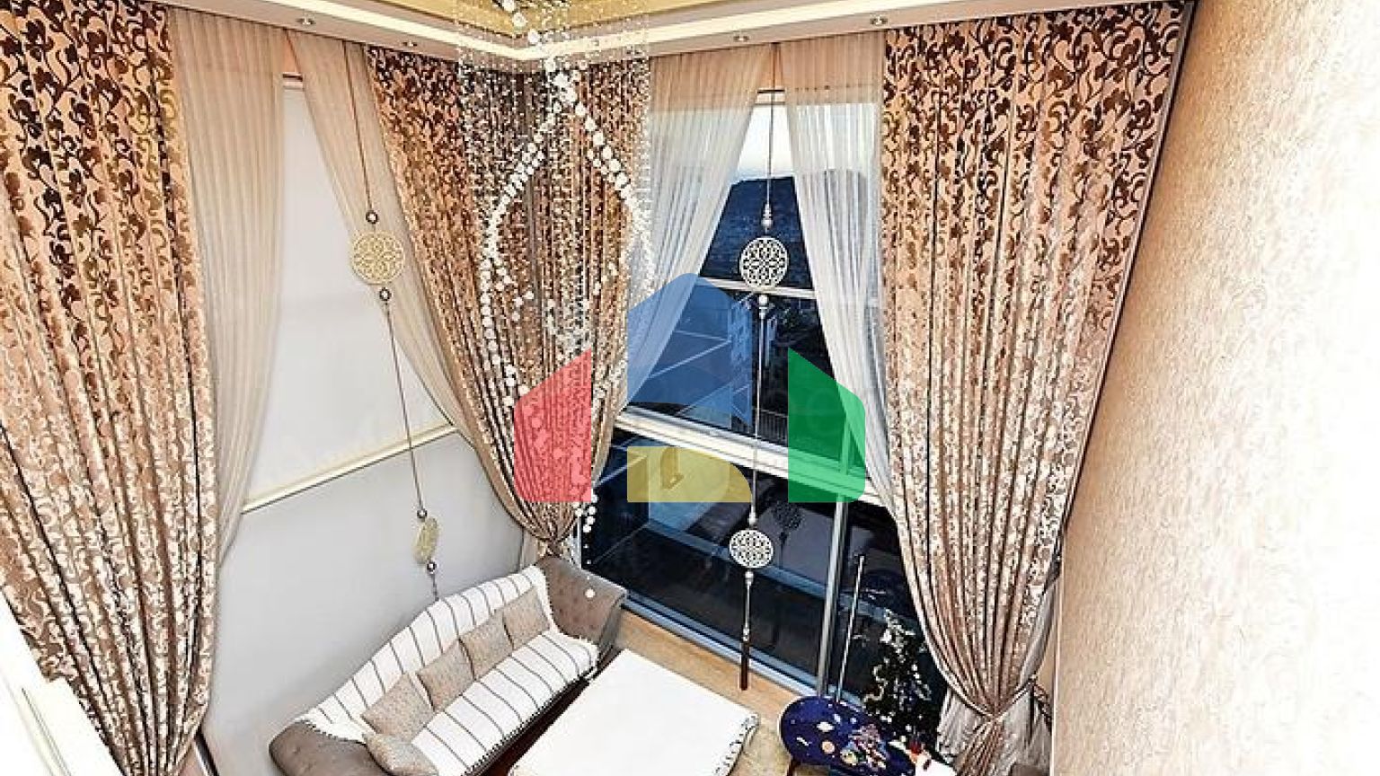 Вілла 5 + 2 з шикарним видом в центрі Аланії