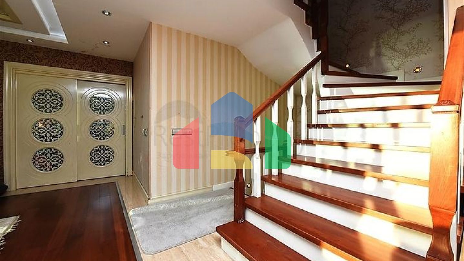 Вілла 5 + 2 з шикарним видом в центрі Аланії