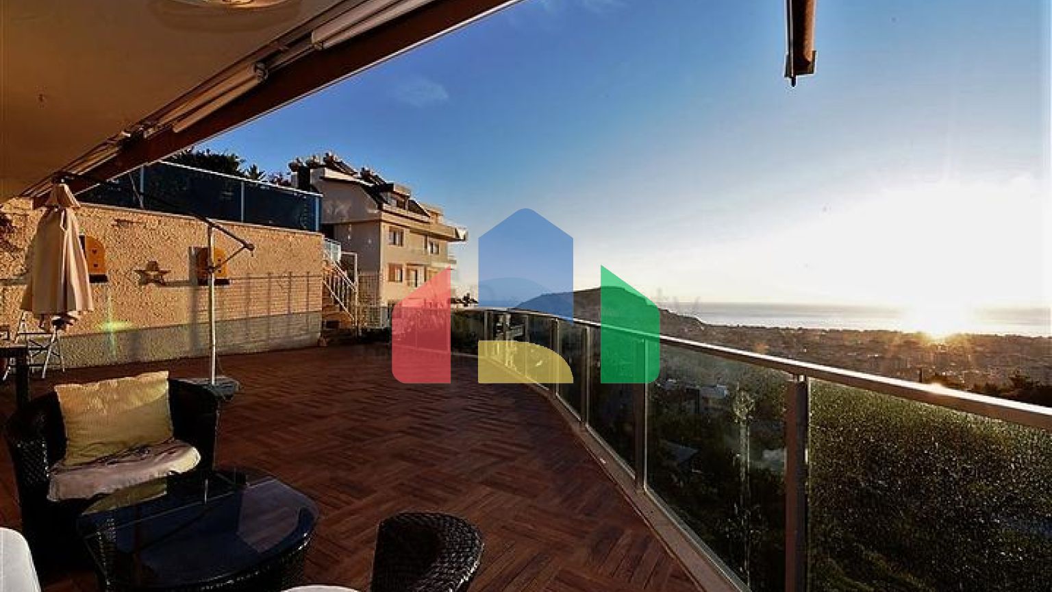 Вілла 5 + 2 з шикарним видом в центрі Аланії