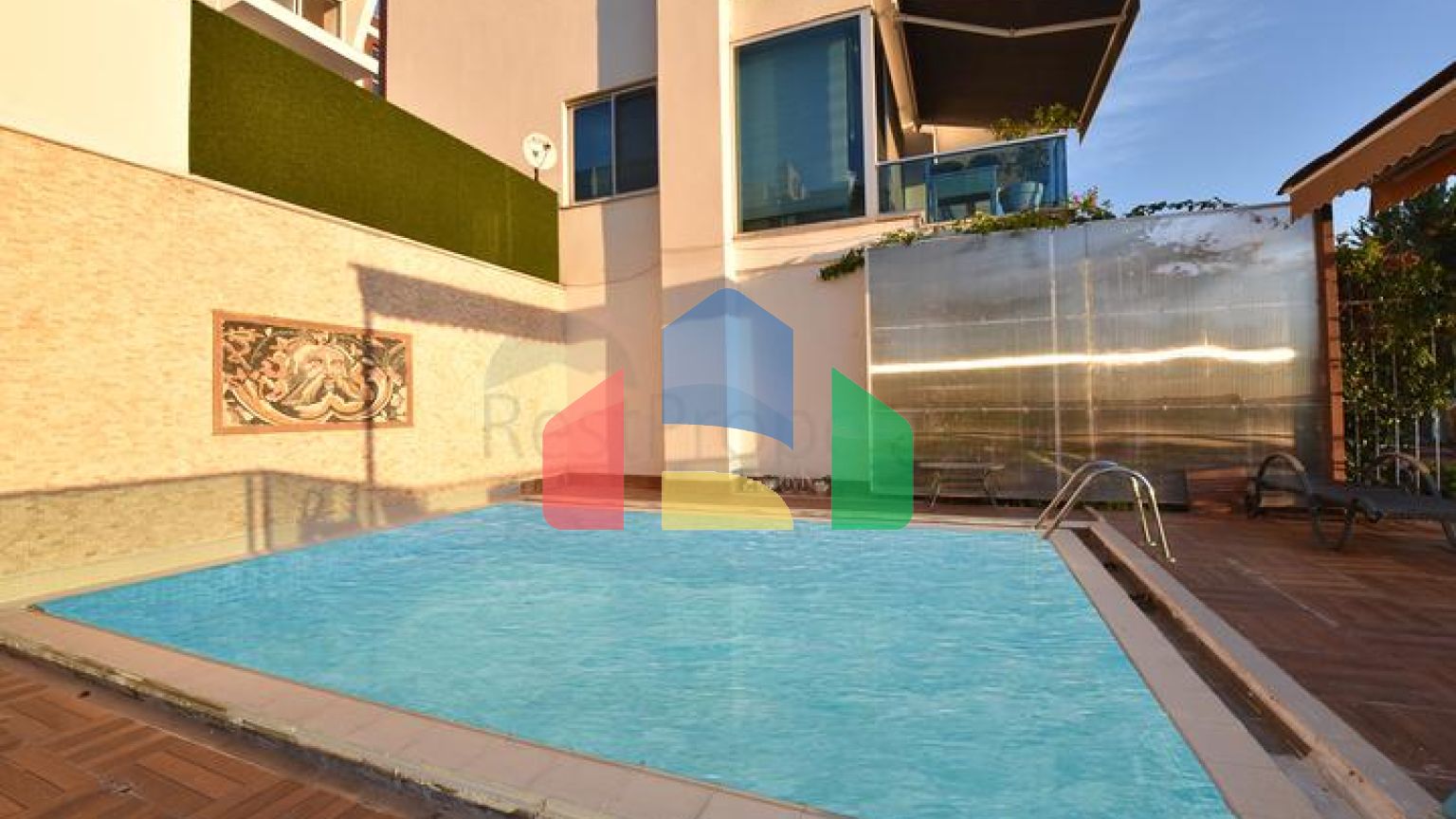 Вілла 5 + 2 з шикарним видом в центрі Аланії