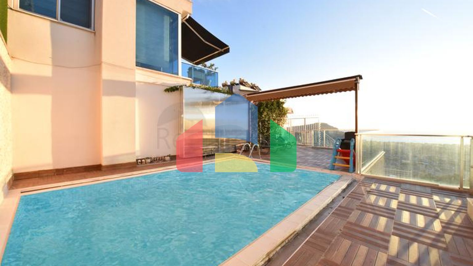 Вілла 5 + 2 з шикарним видом в центрі Аланії