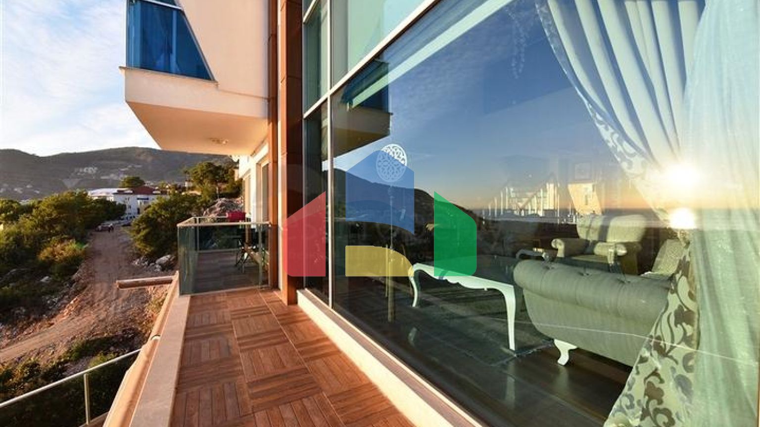 Вілла 5 + 2 з шикарним видом в центрі Аланії