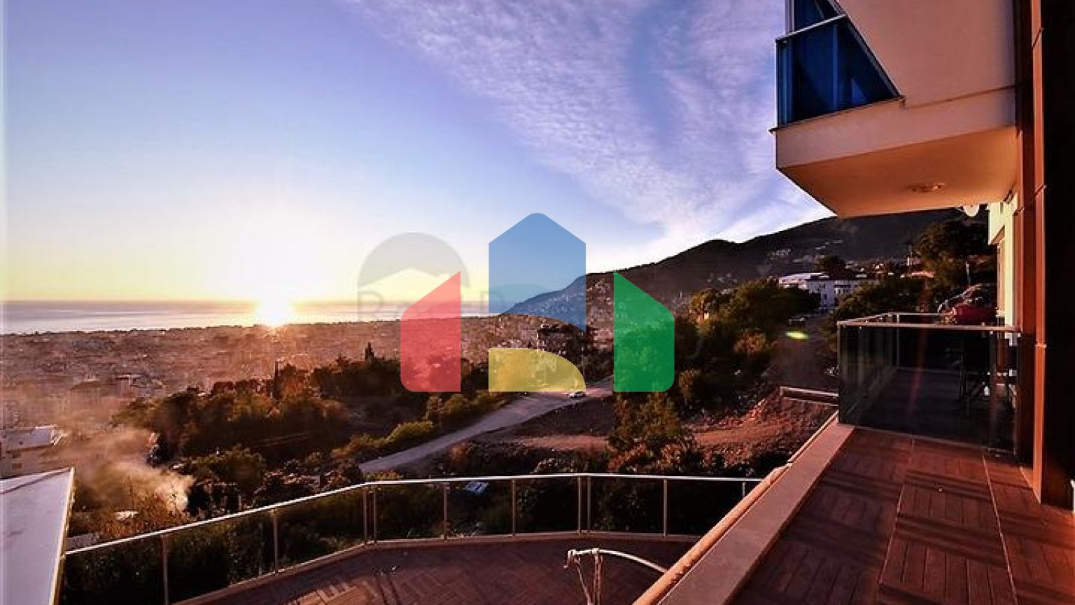 Вілла 5 + 2 з шикарним видом в центрі Аланії