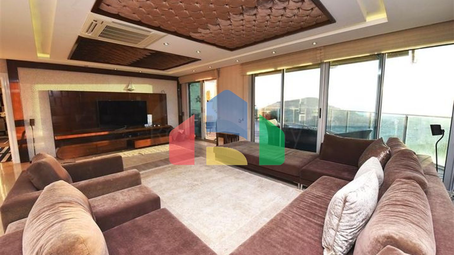 Вілла 5 + 2 з шикарним видом в центрі Аланії