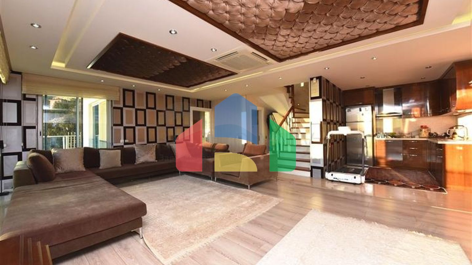 Вілла 5 + 2 з шикарним видом в центрі Аланії