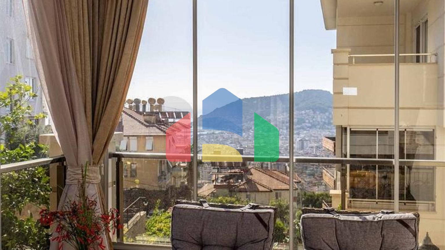 Апартаменты 2+1 с просторной Террасой в центре Алании.