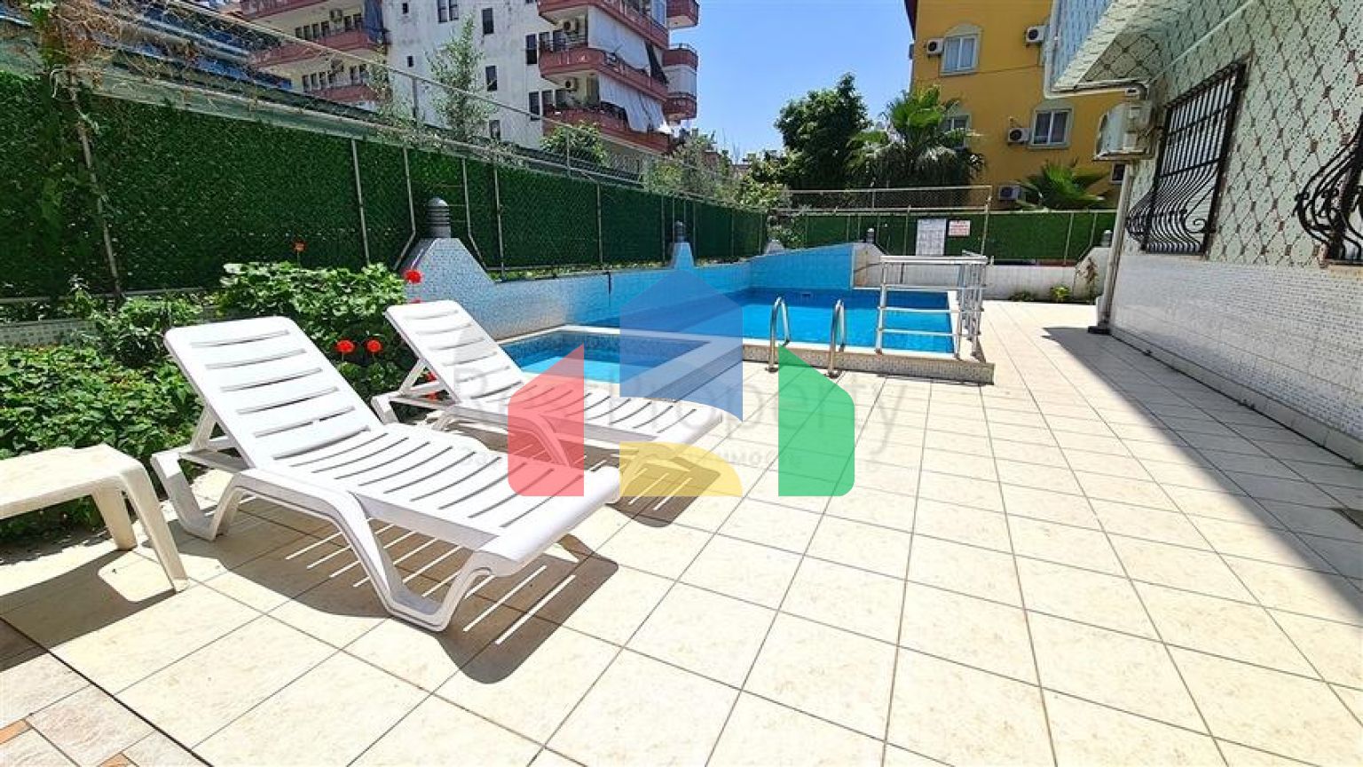 Квартира 1+1 большой площади в центре Алании