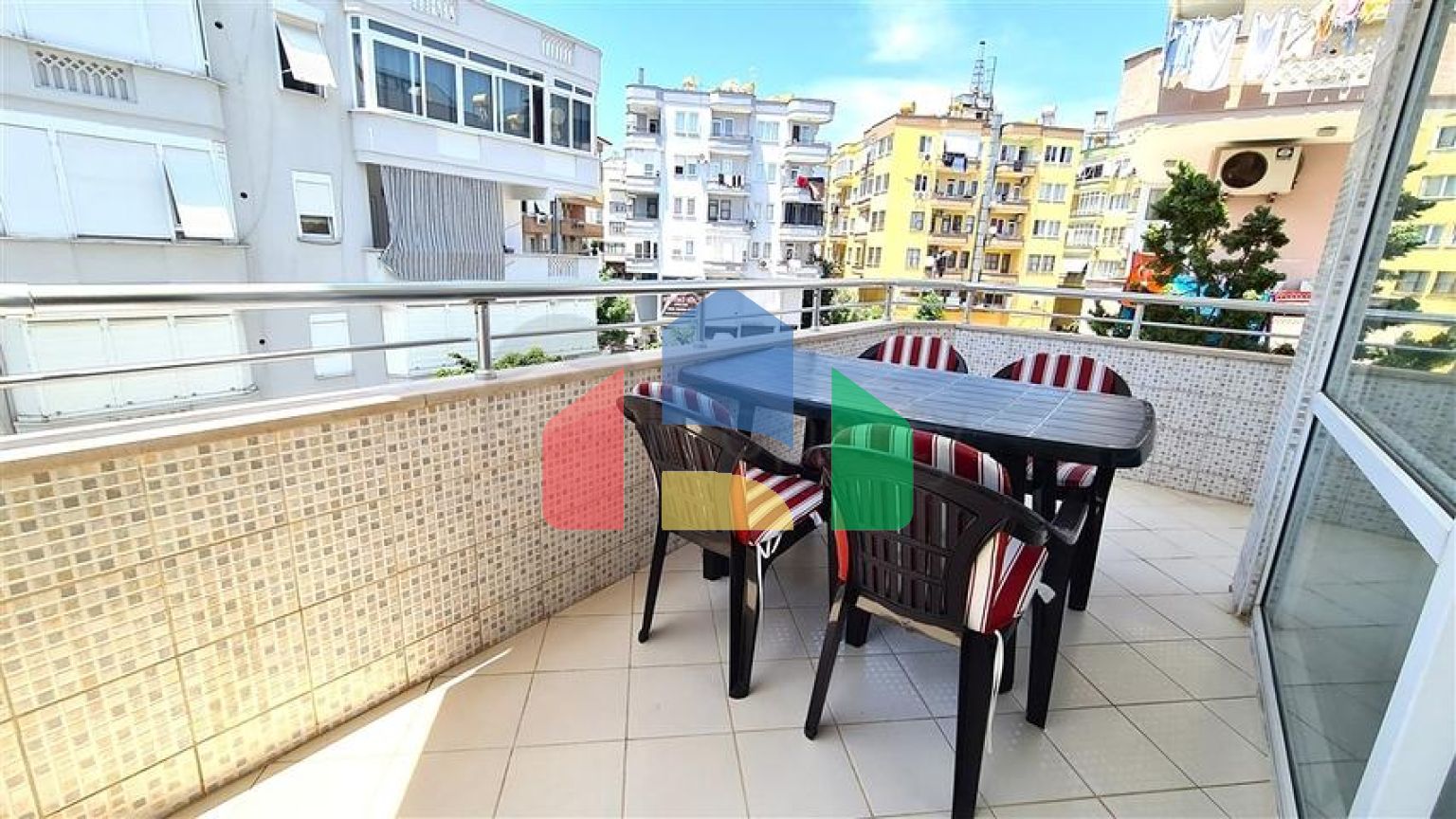 Квартира 1+1 большой площади в центре Алании