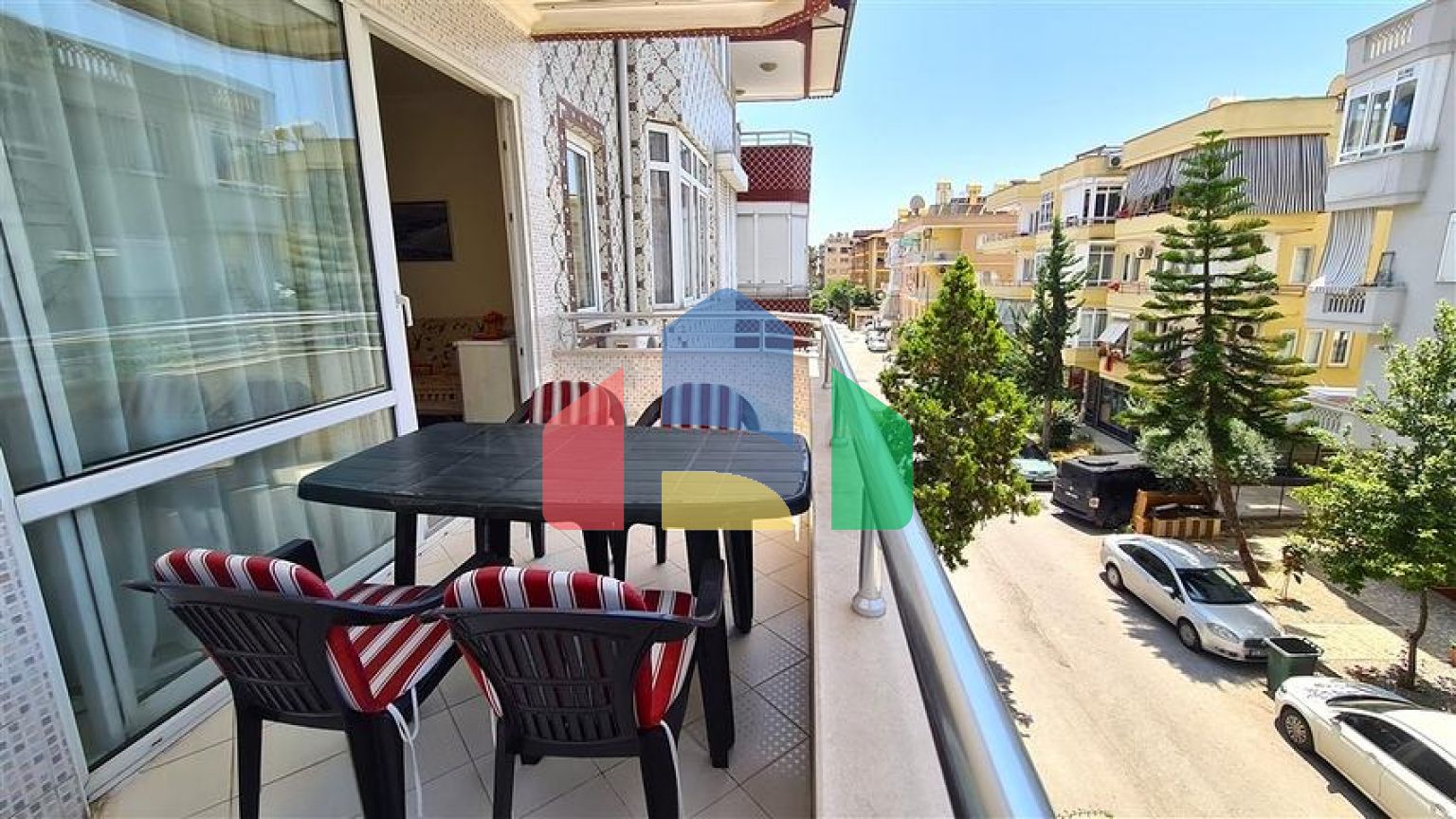 Квартира 1+1 большой площади в центре Алании