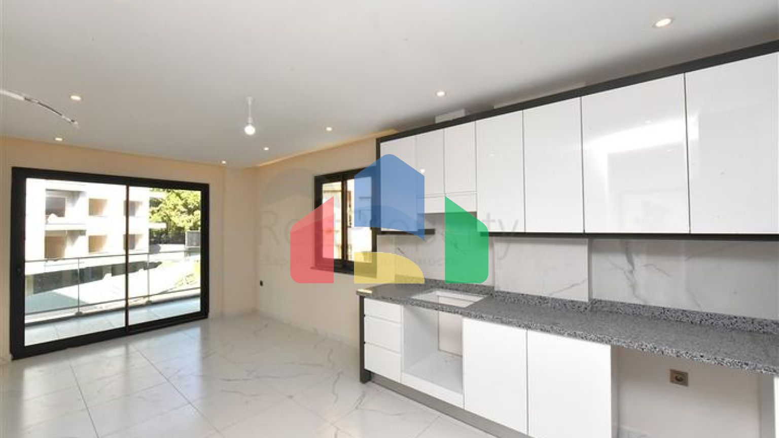 Квартири в самому центрі Аланії з видом на море