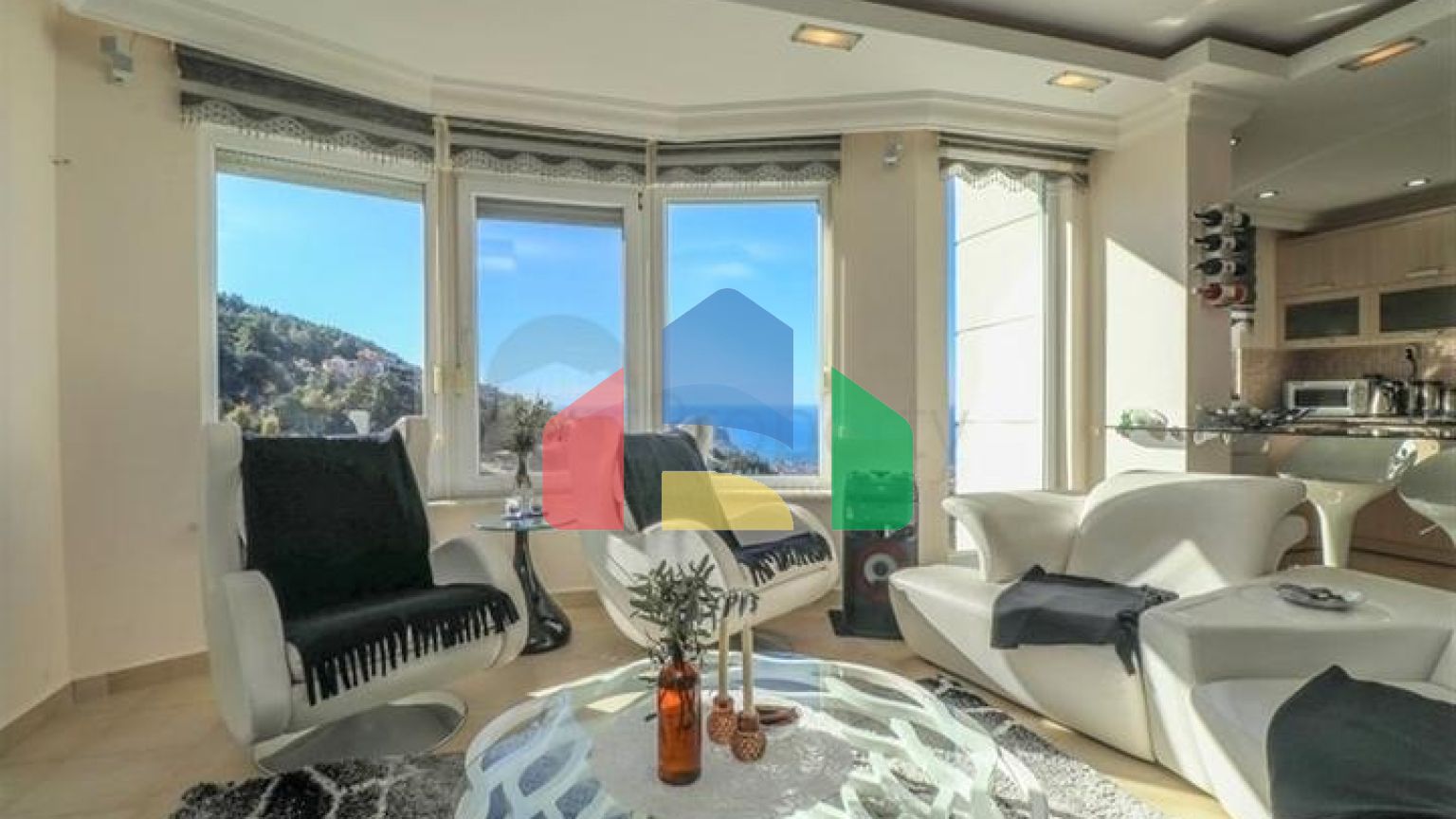 Пентхаус 3+1 с потрясающим видом на море в живописном районе Бекташ