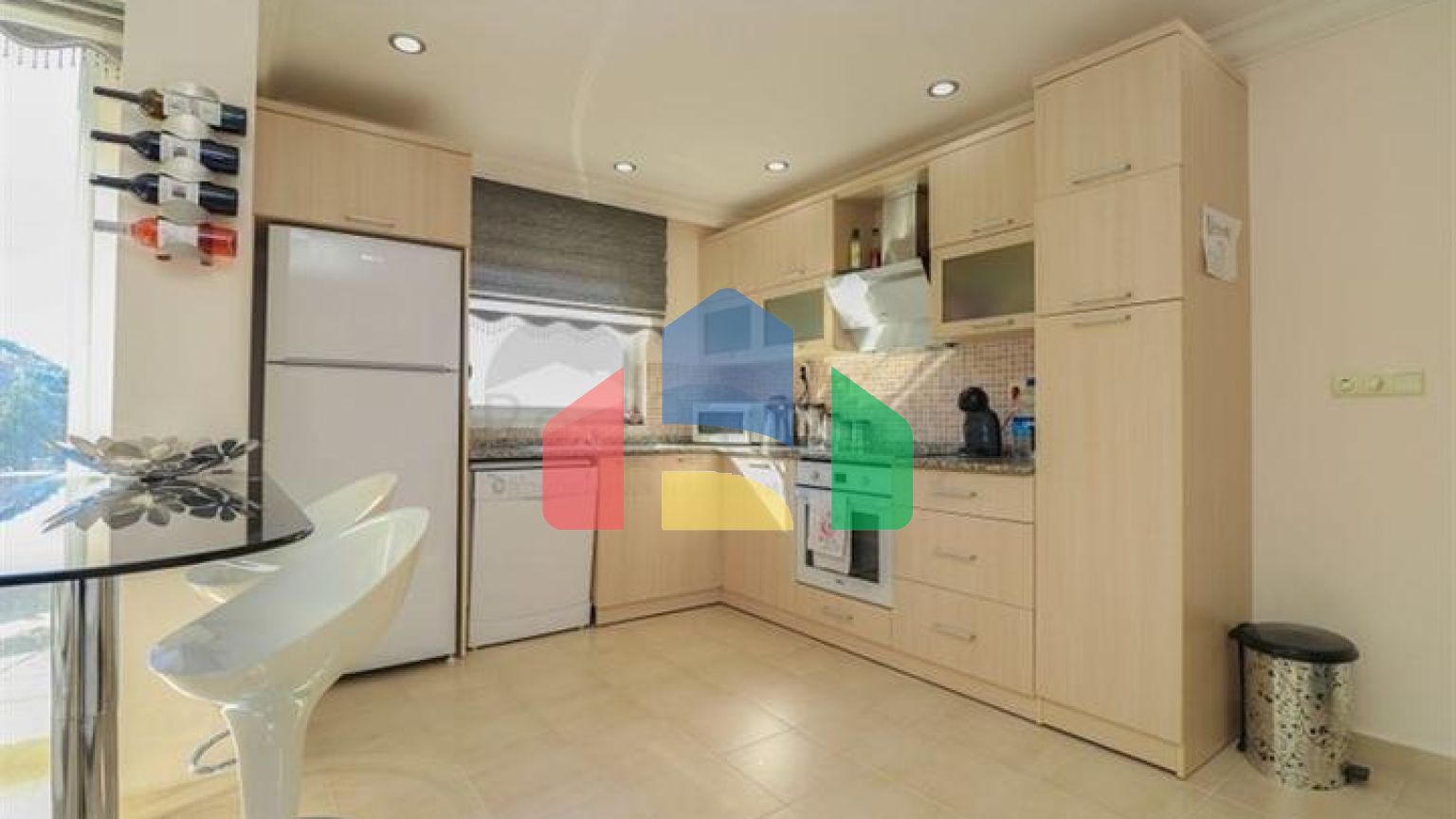 Пентхаус 3+1 с потрясающим видом на море в живописном районе Бекташ