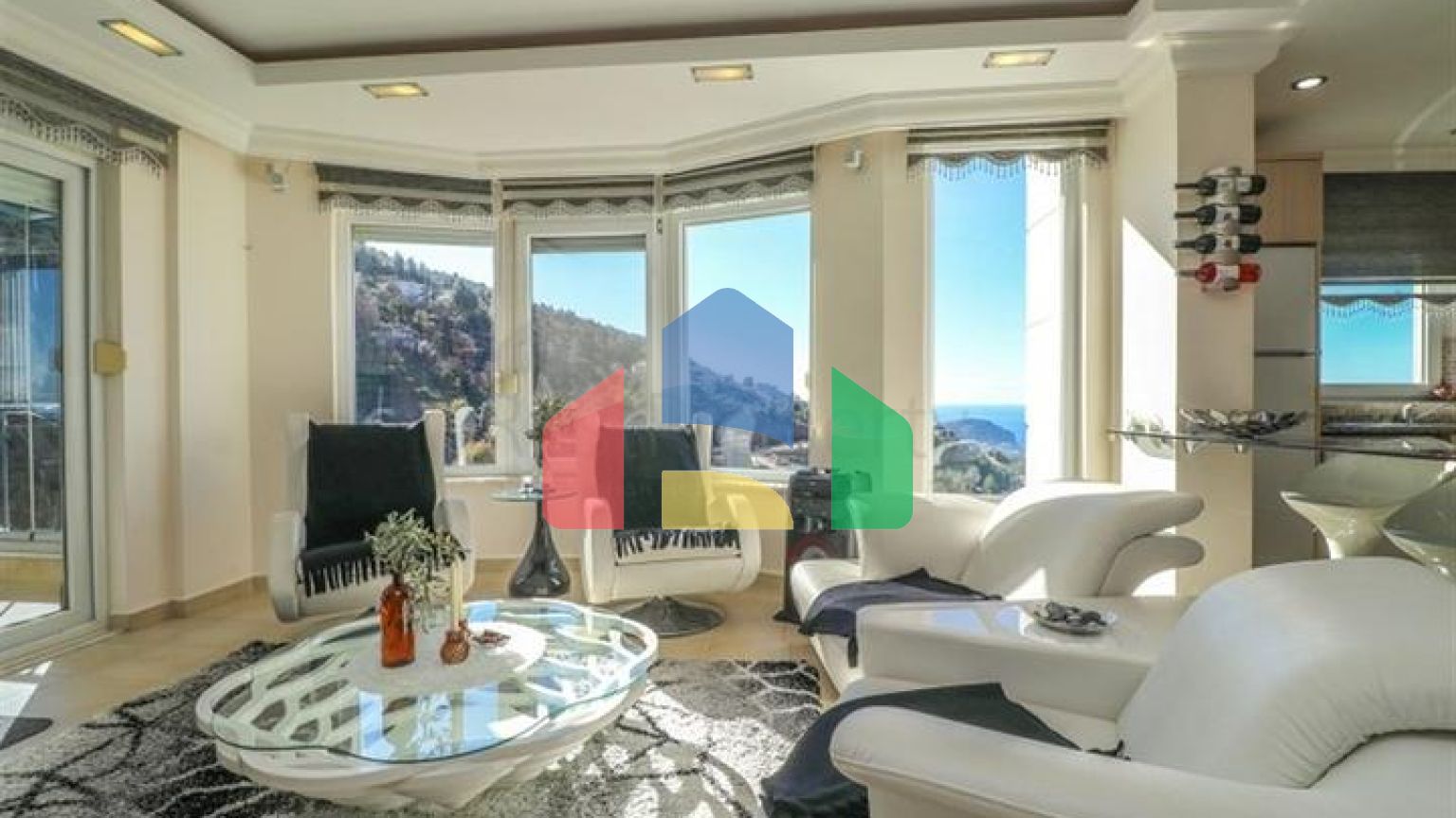 Пентхаус 3+1 с потрясающим видом на море в живописном районе Бекташ