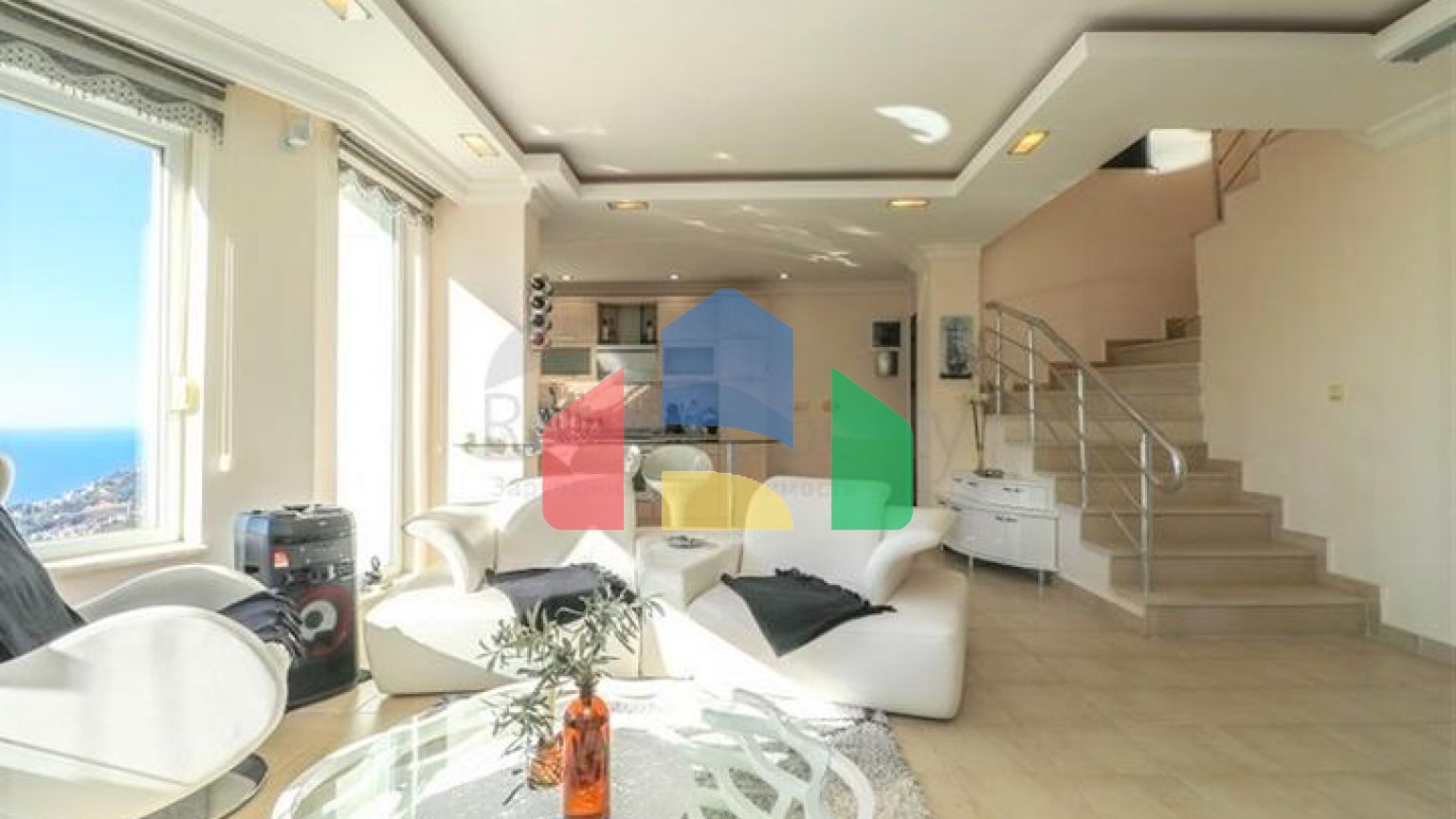 Пентхаус 3+1 с потрясающим видом на море в живописном районе Бекташ