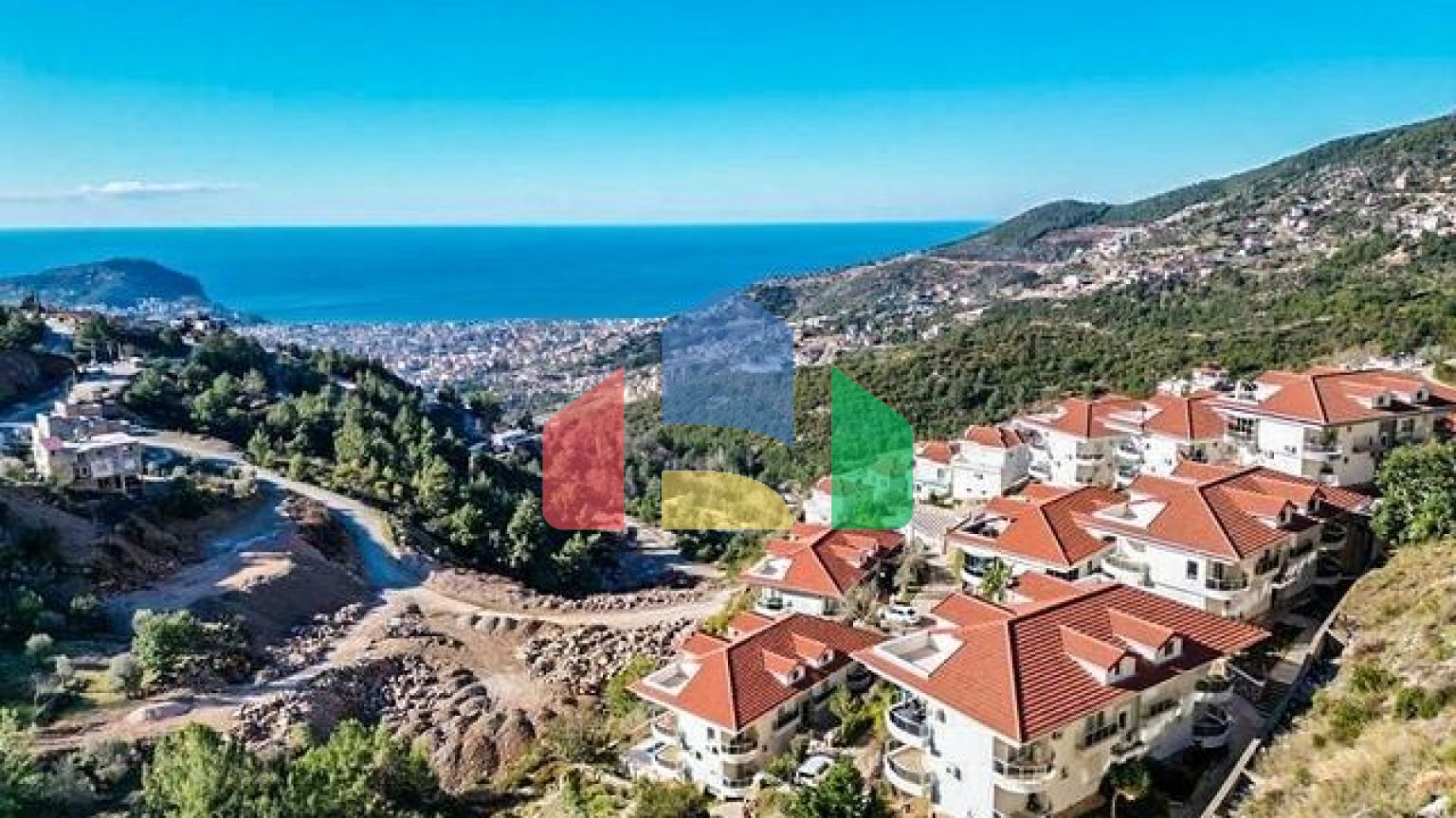 Пентхаус 3+1 с потрясающим видом на море в живописном районе Бекташ