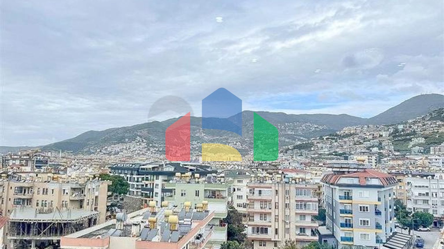 Двокімнатна квартира в самому центрі Аланії