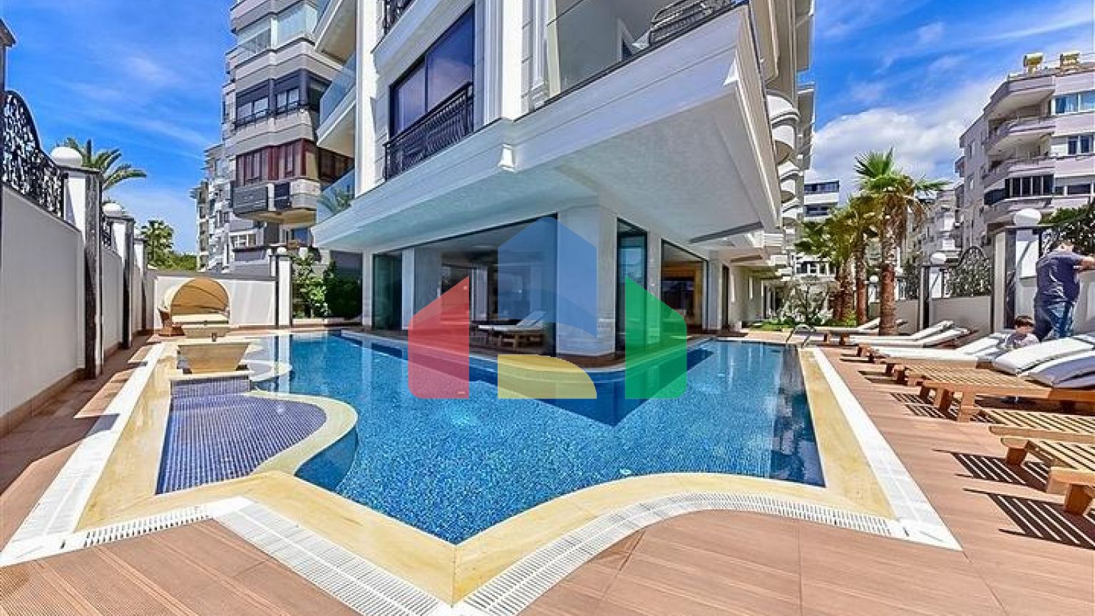 Пентхаус 3+1 в новом комплексе на первой береговой линии в Алании