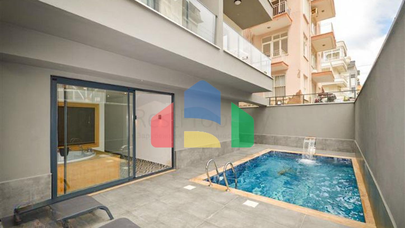 Квартира пентхаус планировки 2+1 в районе Клеопатра