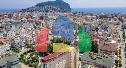 Spacious furnished penthouse with terraces in the very center of Alanya