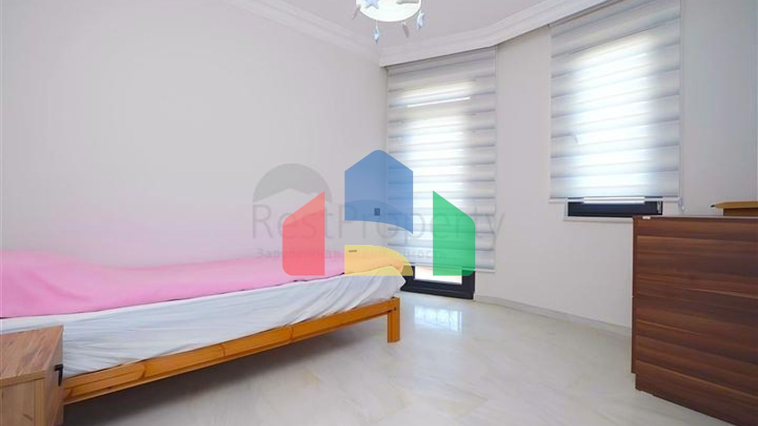 Просторий мебльований пентхаус з терасами в самому центрі Аланії