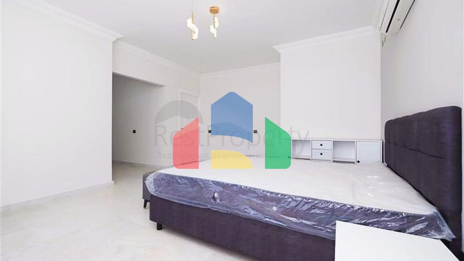 Просторий мебльований пентхаус з терасами в самому центрі Аланії