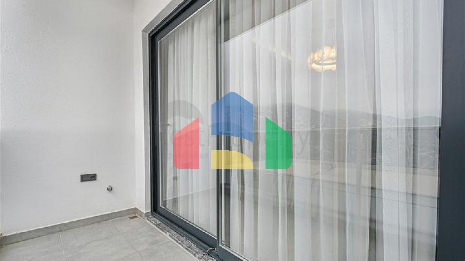 Сучасна вілла 3 + 1 з панорамним видом на море в районі Бекташ