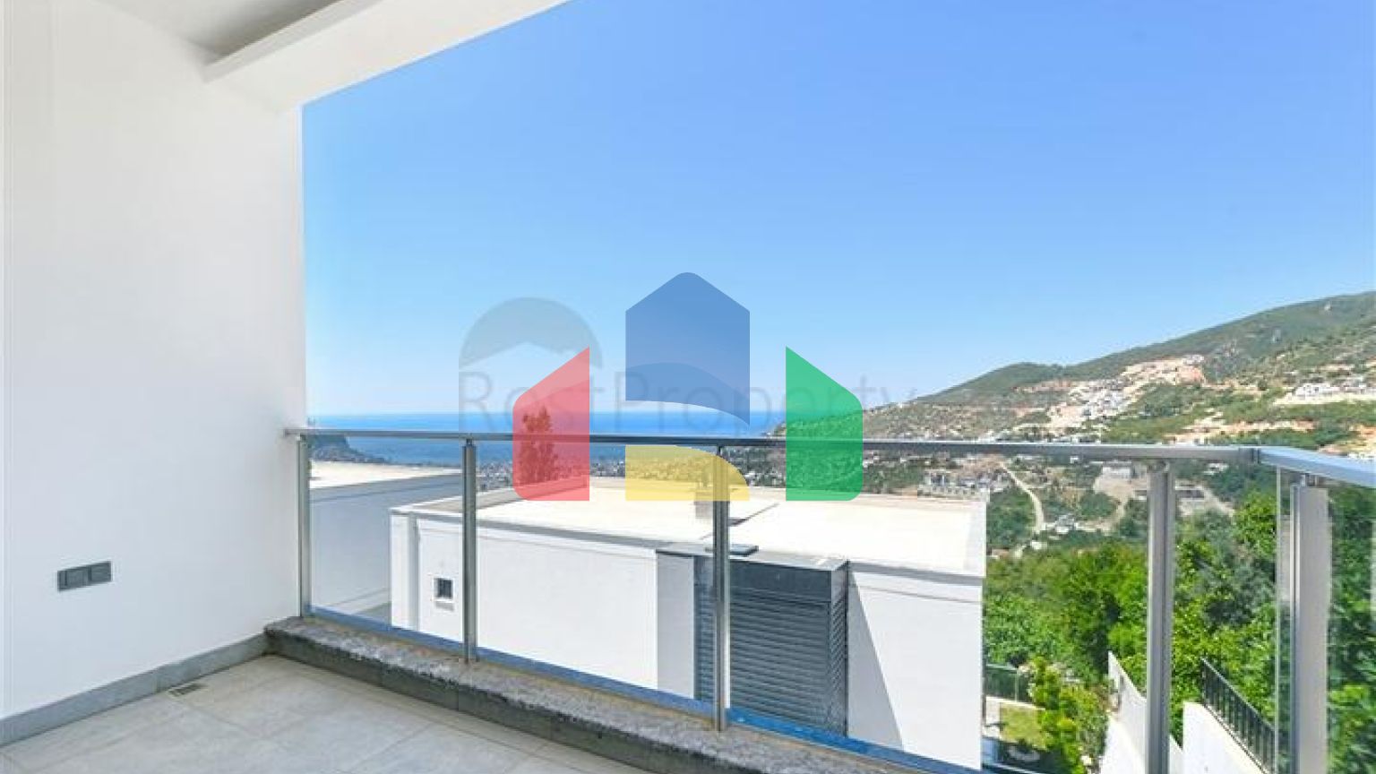 Сучасна вілла 3 + 1 з панорамним видом на море в районі Бекташ