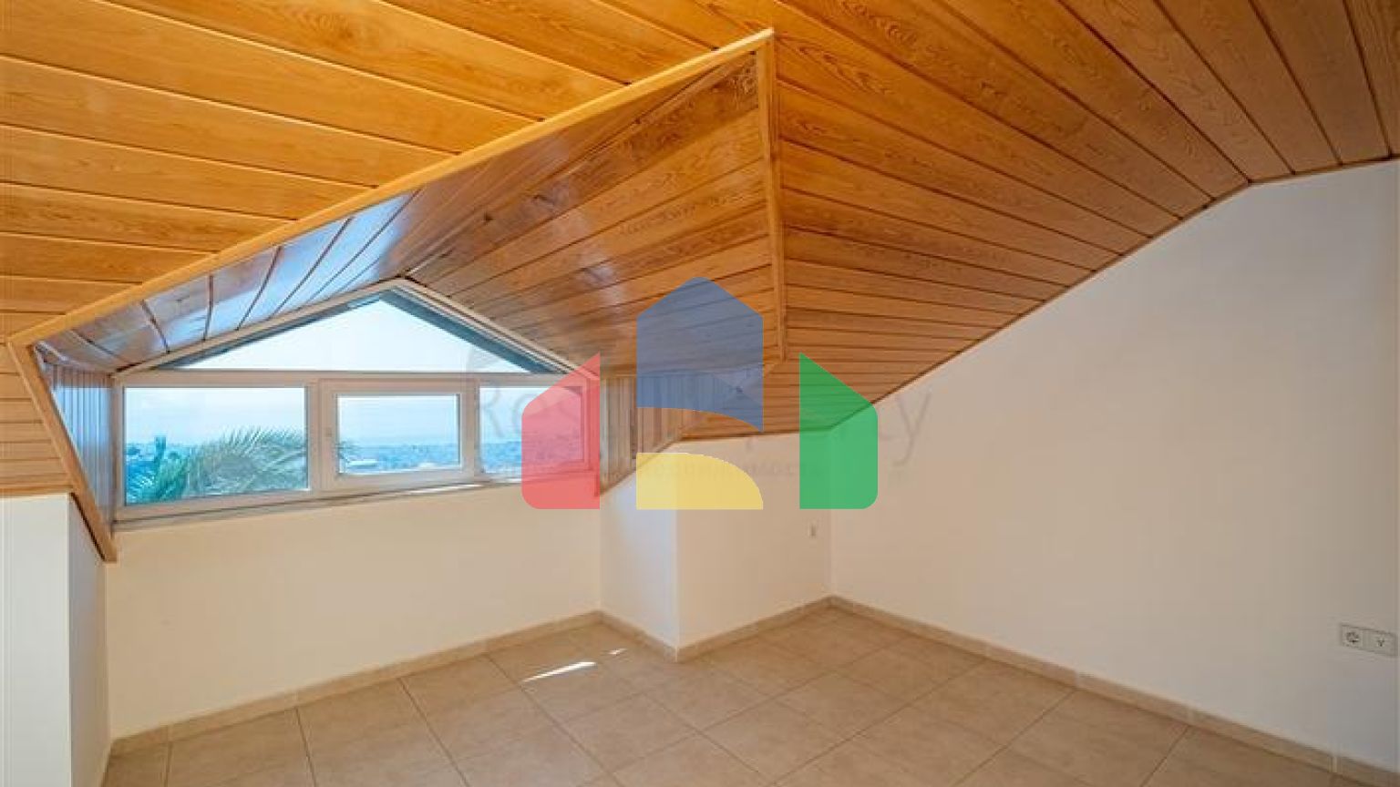 Пентхаус 3+1 в центре Алании