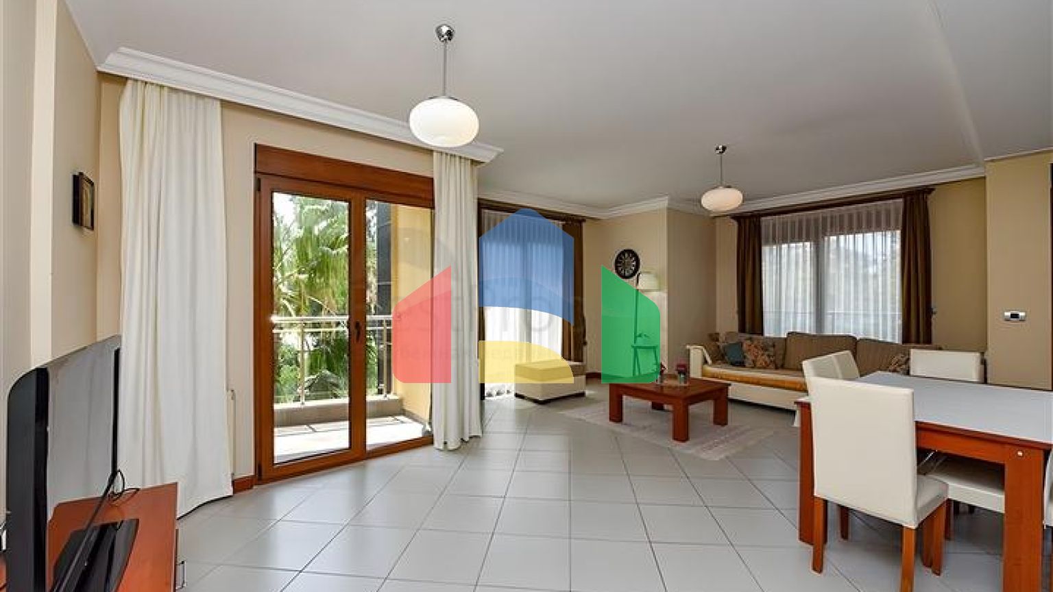 Меблированная квартира 2+1 в комплексе на первой береговой линии в центре Алании