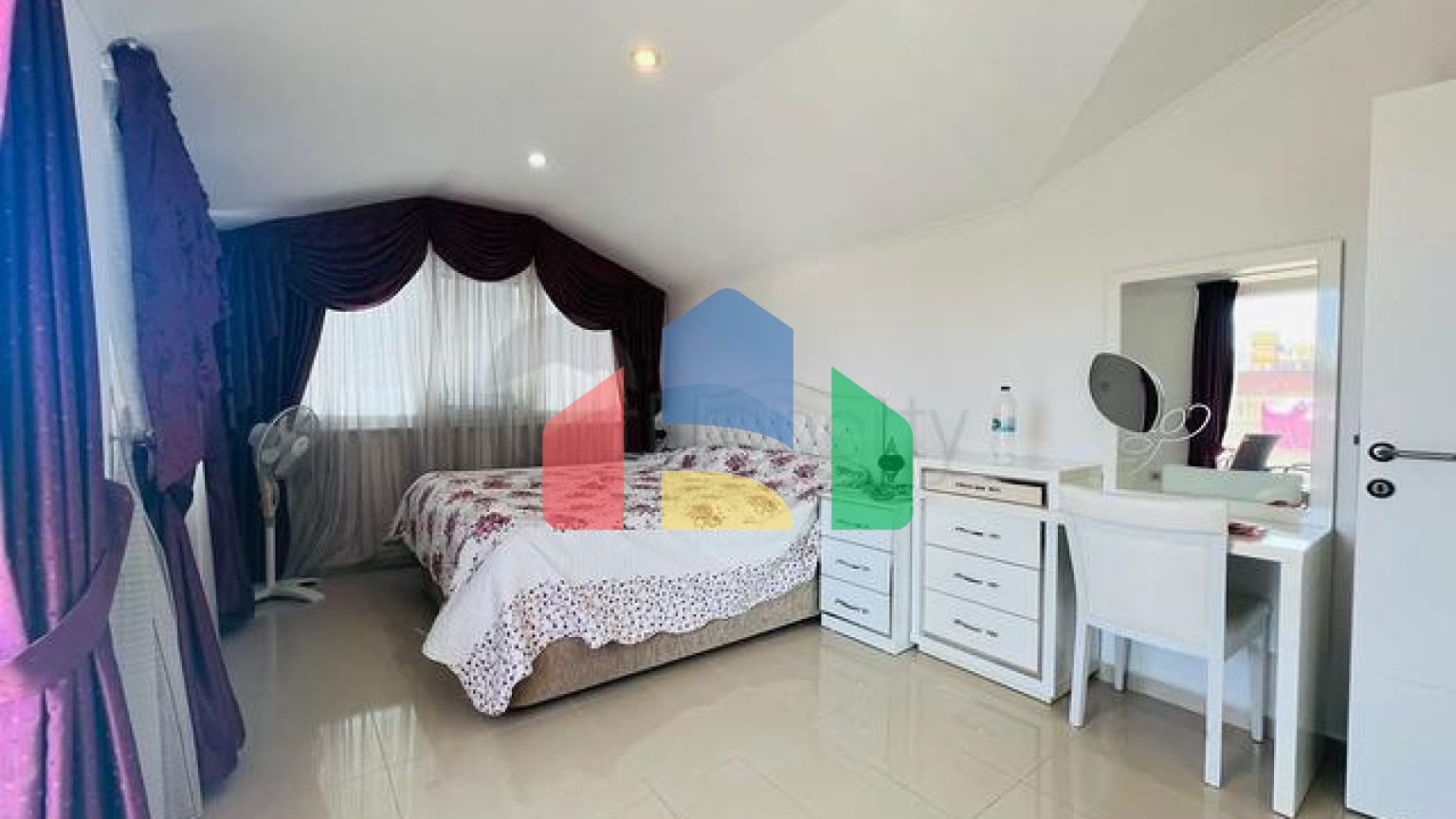 Просторий пентхаус 2 + 1 в центрі Аланії