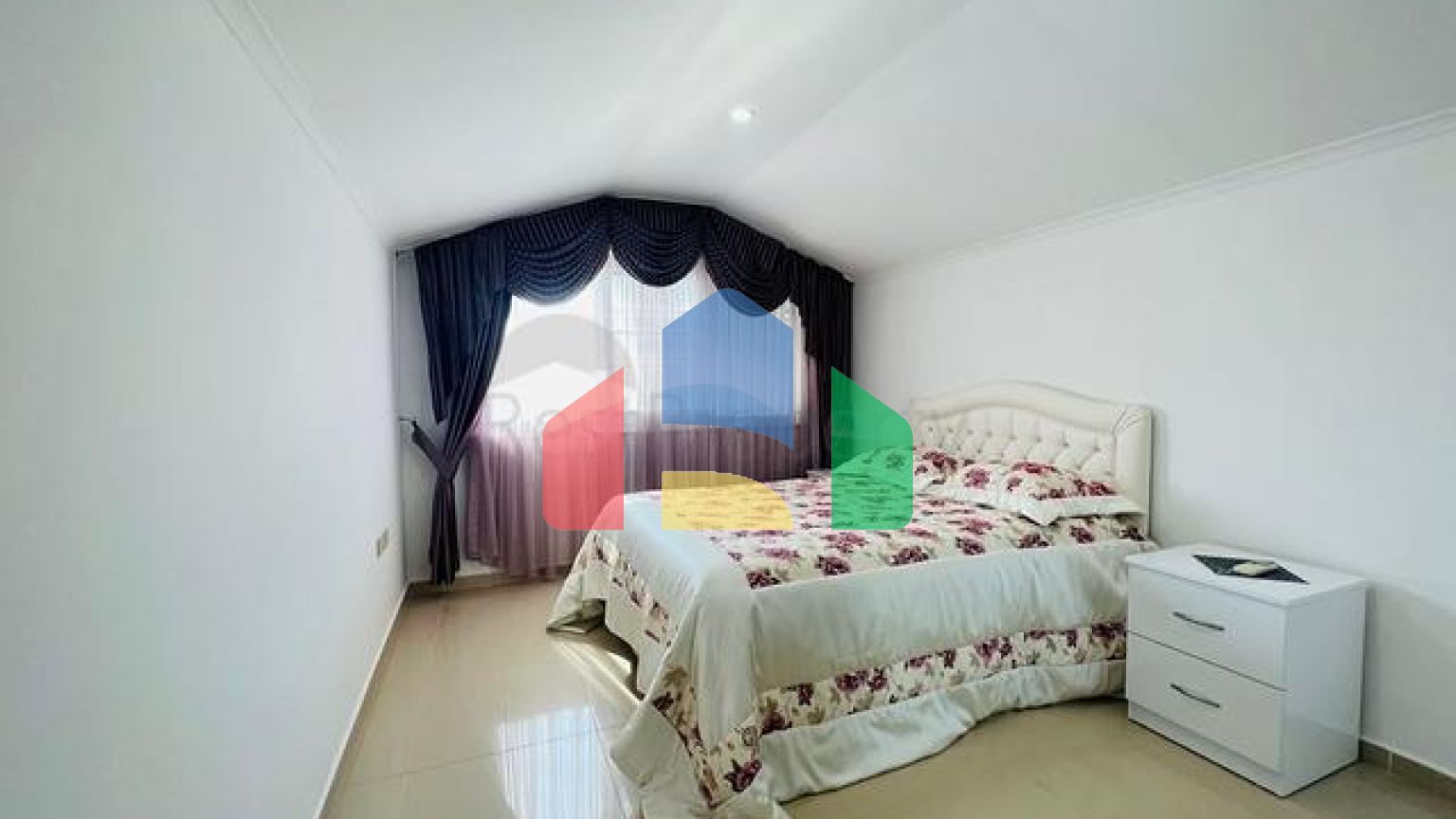 Просторий пентхаус 2 + 1 в центрі Аланії