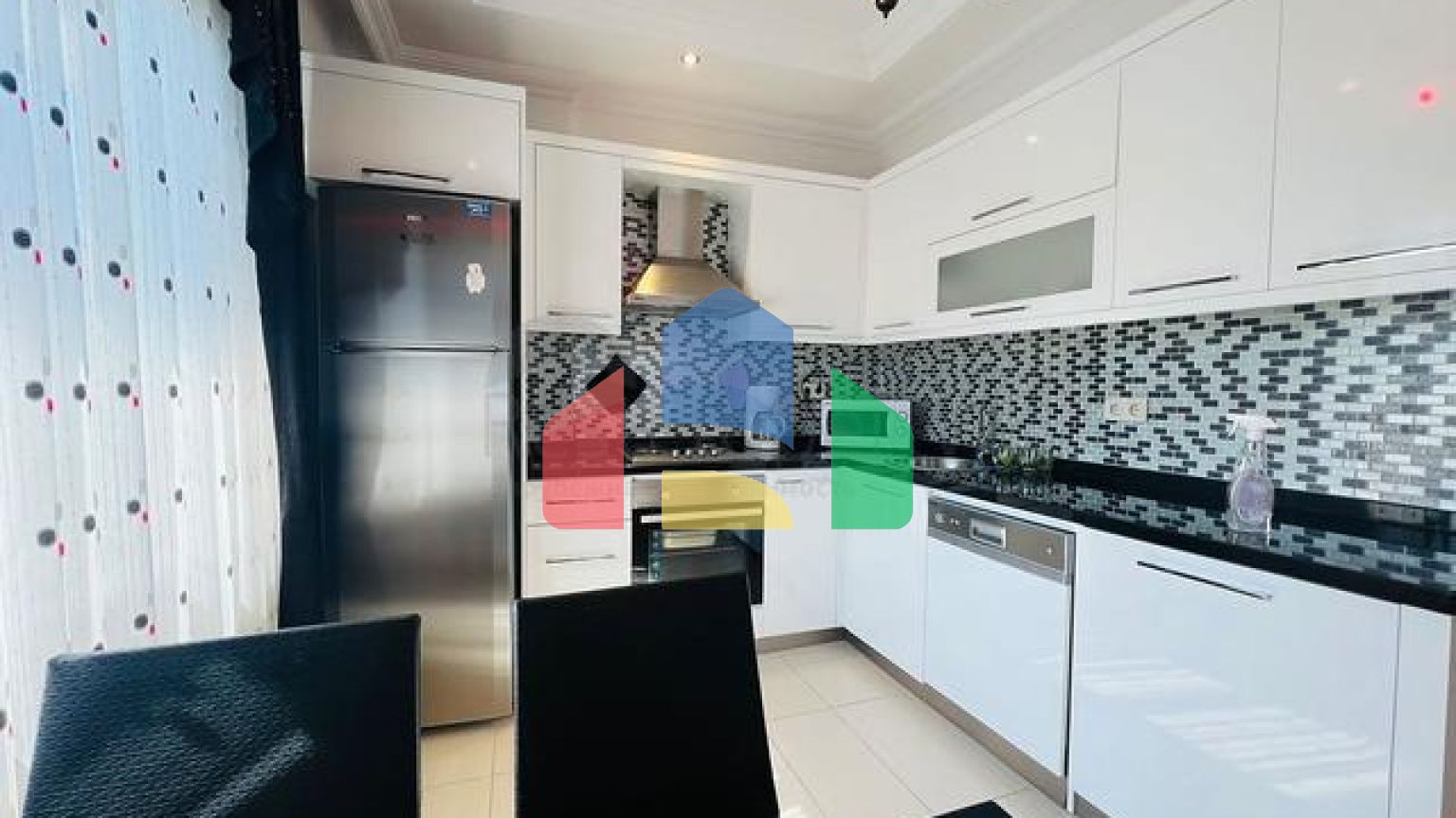 Просторий пентхаус 2 + 1 в центрі Аланії