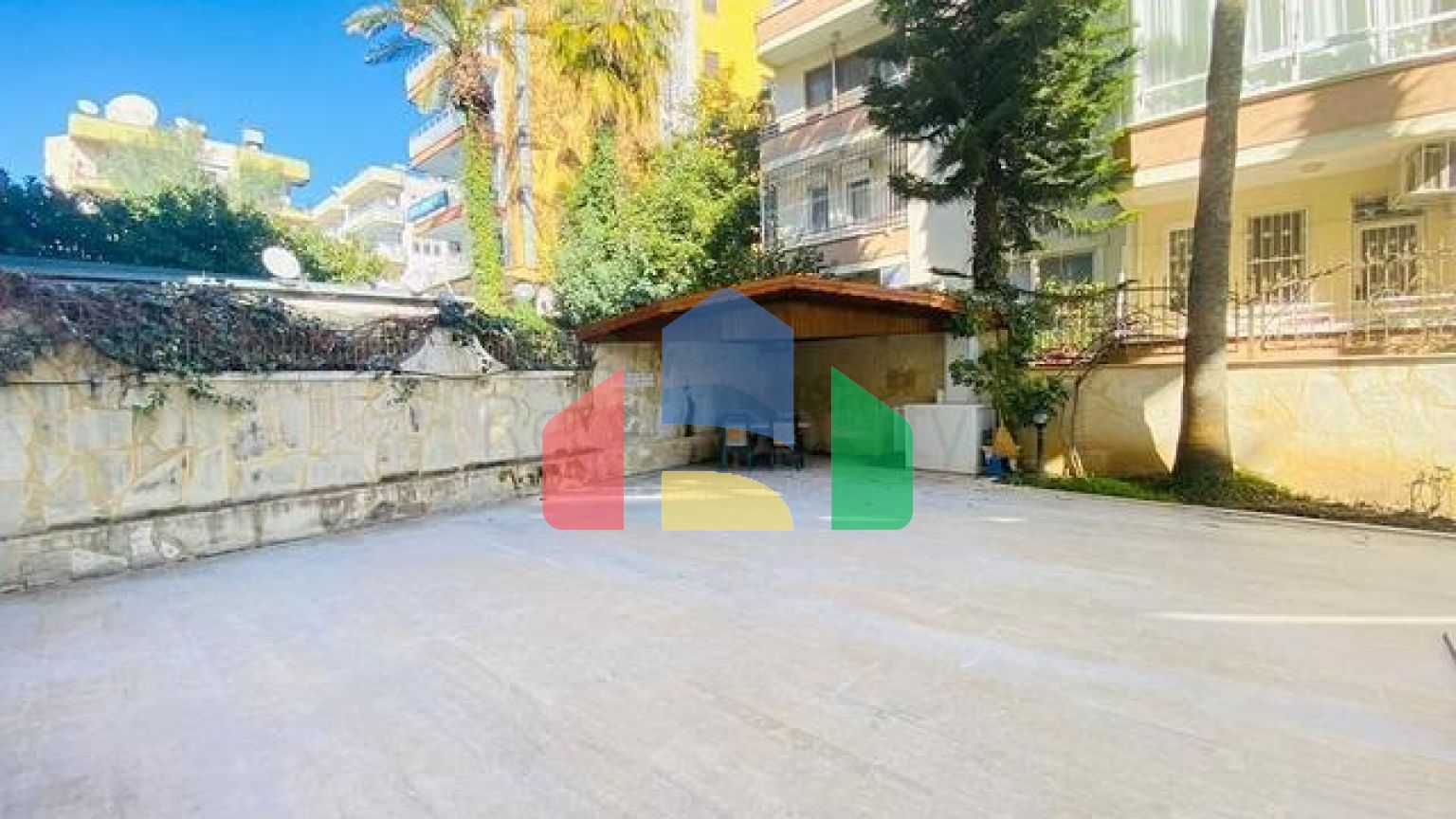 Просторий пентхаус 2 + 1 в центрі Аланії