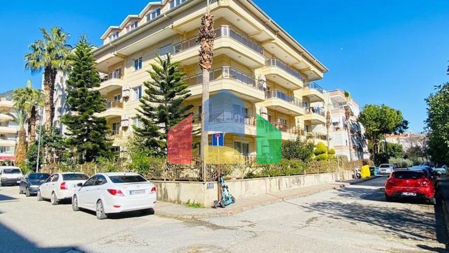 Просторий пентхаус 2 + 1 в центрі Аланії