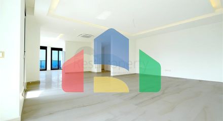 Простора квартира 5 + 1 з видом на море в центрі Аланії